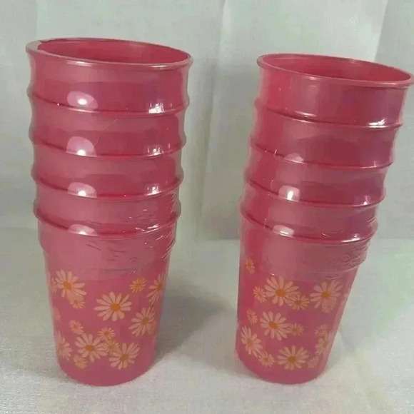 Pink and White‎ Flowered Plastic Party Favor Cups LOT of 10 items-sealed NWT - Picture 1 of 3